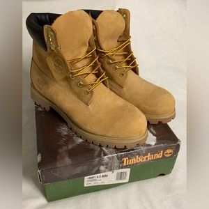 NIB! Timberland 6 in Premium Wheat, Size 9.5, Great Condition!